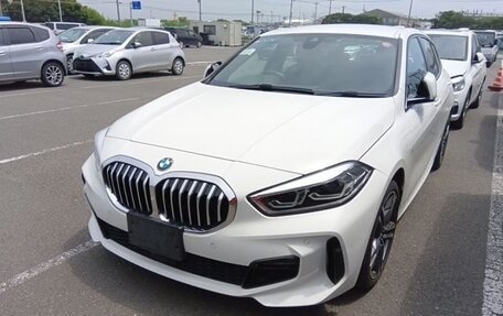 BMW 1 серия, 2019 год, 1 900 000 рублей, 20 фотография