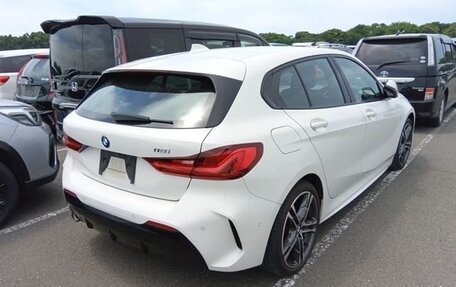 BMW 1 серия, 2019 год, 1 900 000 рублей, 18 фотография