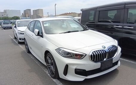 BMW 1 серия, 2019 год, 1 900 000 рублей, 19 фотография