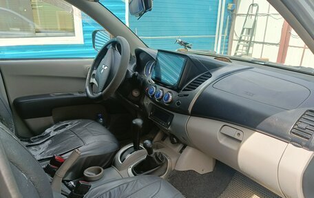 Mitsubishi L200 III рестайлинг, 2006 год, 1 100 000 рублей, 4 фотография