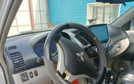 Mitsubishi L200 III рестайлинг, 2006 год, 1 100 000 рублей, 5 фотография