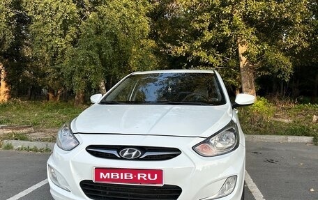 Hyundai Solaris II рестайлинг, 2012 год, 700 000 рублей, 1 фотография