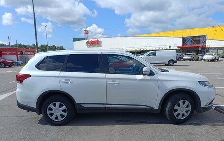 Mitsubishi Outlander III рестайлинг 3, 2016 год, 1 700 000 рублей, 2 фотография