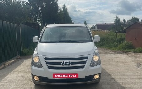 Hyundai H-1 II рестайлинг, 2014 год, 1 900 000 рублей, 10 фотография