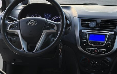 Hyundai Solaris II рестайлинг, 2012 год, 700 000 рублей, 8 фотография