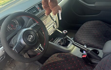 Volkswagen Jetta VI, 2011 год, 800 000 рублей, 5 фотография