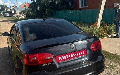 Volkswagen Jetta VI, 2011 год, 800 000 рублей, 3 фотография