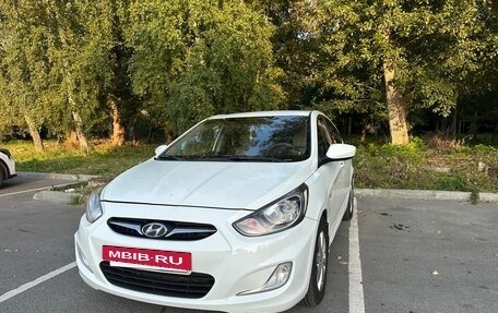 Hyundai Solaris II рестайлинг, 2012 год, 700 000 рублей, 5 фотография