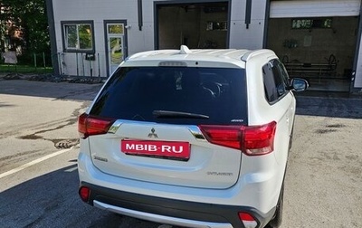 Mitsubishi Outlander III рестайлинг 3, 2018 год, 1 800 000 рублей, 1 фотография