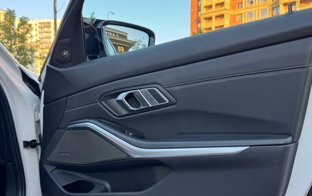 BMW 3 серия, 2019 год, 3 690 000 рублей, 18 фотография
