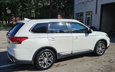 Mitsubishi Outlander III рестайлинг 3, 2018 год, 1 800 000 рублей, 9 фотография