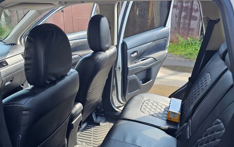 Mitsubishi Outlander III рестайлинг 3, 2018 год, 1 800 000 рублей, 16 фотография