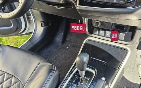 Mitsubishi Outlander III рестайлинг 3, 2018 год, 1 800 000 рублей, 15 фотография