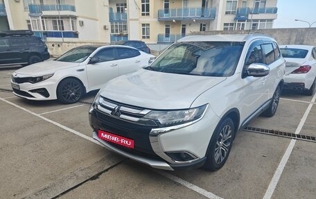 Mitsubishi Outlander III рестайлинг 3, 2015 год, 1 690 000 рублей, 2 фотография