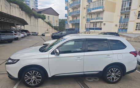 Mitsubishi Outlander III рестайлинг 3, 2015 год, 1 690 000 рублей, 3 фотография