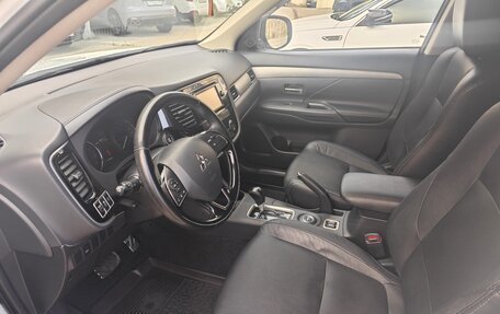 Mitsubishi Outlander III рестайлинг 3, 2015 год, 1 690 000 рублей, 6 фотография