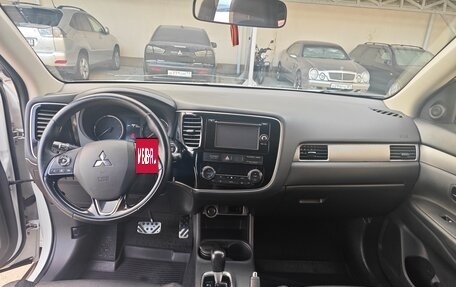 Mitsubishi Outlander III рестайлинг 3, 2015 год, 1 690 000 рублей, 7 фотография