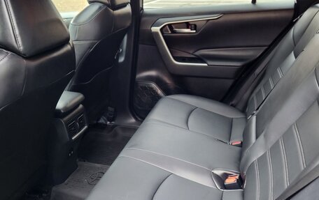 Toyota RAV4, 2021 год, 3 250 000 рублей, 8 фотография