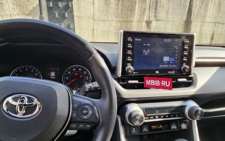 Toyota RAV4, 2021 год, 3 250 000 рублей, 9 фотография