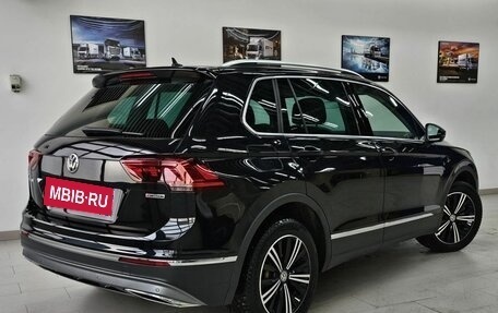 Volkswagen Tiguan II, 2019 год, 2 940 000 рублей, 2 фотография