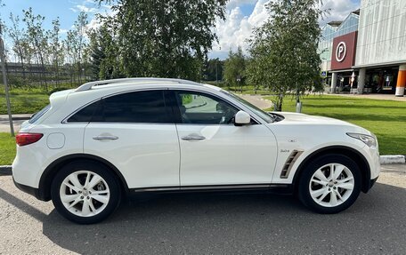 Infiniti QX70, 2015 год, 2 550 000 рублей, 10 фотография