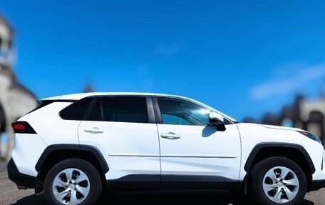 Toyota RAV4, 2022 год, 2 600 000 рублей, 4 фотография