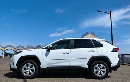 Toyota RAV4, 2022 год, 2 600 000 рублей, 5 фотография