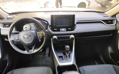 Toyota RAV4, 2022 год, 2 600 000 рублей, 6 фотография