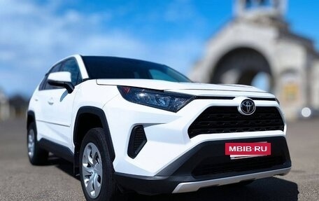 Toyota RAV4, 2022 год, 2 600 000 рублей, 2 фотография