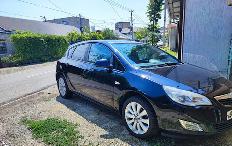 Opel Astra J, 2011 год, 670 000 рублей, 1 фотография