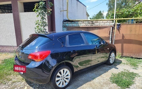 Opel Astra J, 2011 год, 670 000 рублей, 3 фотография