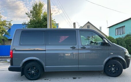 Volkswagen Caravelle T5, 2014 год, 2 300 000 рублей, 2 фотография