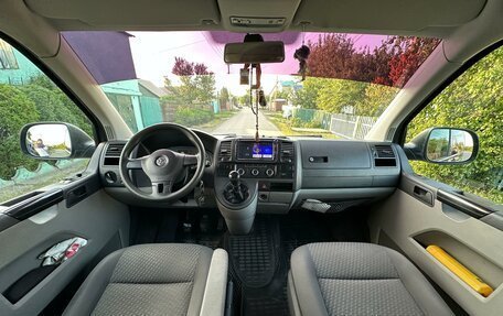 Volkswagen Caravelle T5, 2014 год, 2 300 000 рублей, 8 фотография