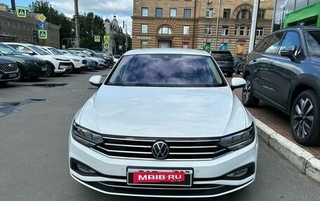 Volkswagen Passat B8 рестайлинг, 2021 год, 2 790 000 рублей, 2 фотография