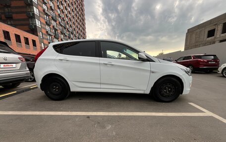 Hyundai Solaris II рестайлинг, 2015 год, 840 000 рублей, 2 фотография