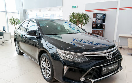 Toyota Camry, 2017 год, 2 245 000 рублей, 3 фотография