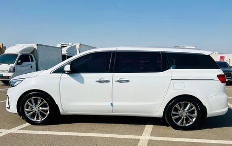 KIA Carnival III, 2020 год, 2 180 000 рублей, 5 фотография