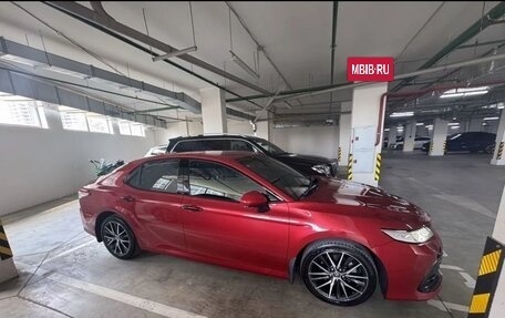 Toyota Camry, 2021 год, 3 900 000 рублей, 2 фотография