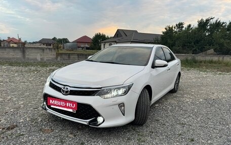 Toyota Camry, 2018 год, 1 880 000 рублей, 6 фотография