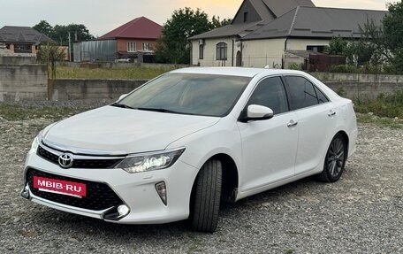 Toyota Camry, 2018 год, 1 880 000 рублей, 4 фотография