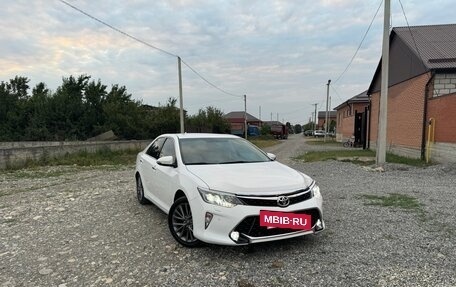Toyota Camry, 2018 год, 1 880 000 рублей, 3 фотография