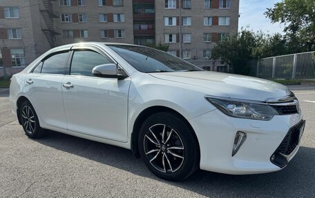 Toyota Camry, 2017 год, 1 900 000 рублей, 3 фотография