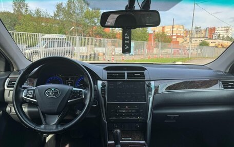 Toyota Camry, 2017 год, 1 900 000 рублей, 6 фотография