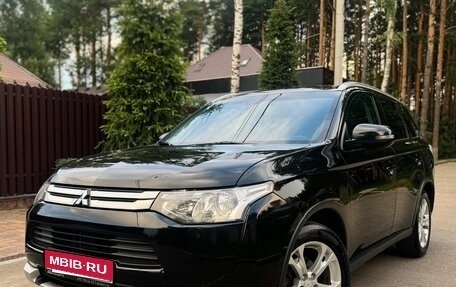 Mitsubishi Outlander III рестайлинг 3, 2014 год, 1 350 000 рублей, 1 фотография