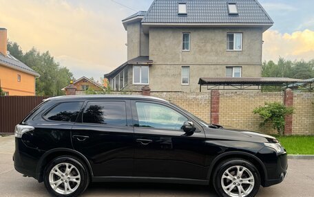 Mitsubishi Outlander III рестайлинг 3, 2014 год, 1 350 000 рублей, 4 фотография