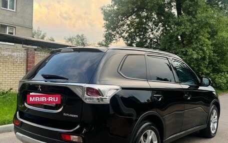 Mitsubishi Outlander III рестайлинг 3, 2014 год, 1 350 000 рублей, 5 фотография