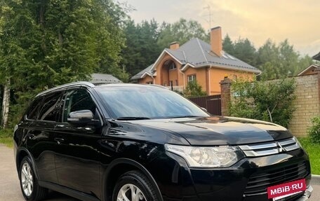 Mitsubishi Outlander III рестайлинг 3, 2014 год, 1 350 000 рублей, 3 фотография