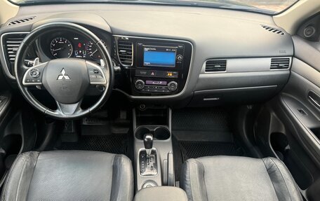 Mitsubishi Outlander III рестайлинг 3, 2014 год, 1 350 000 рублей, 17 фотография