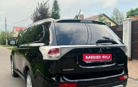 Mitsubishi Outlander III рестайлинг 3, 2014 год, 1 350 000 рублей, 8 фотография
