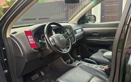 Mitsubishi Outlander III рестайлинг 3, 2014 год, 1 350 000 рублей, 12 фотография